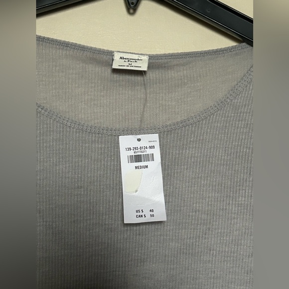 NWT Abercrombie & Fitch | Long-Sleeve Sheer Rib Crew Top | Size: Medium | Gray - Picture 3 of 11